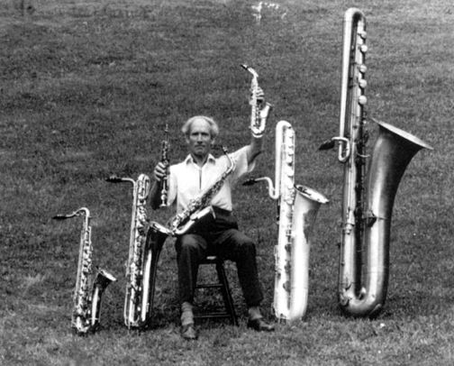 Sigurd M. Raschèr with a family of saxophones