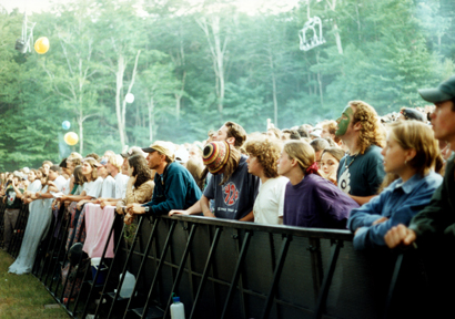 Audience of a 1995 Phish concert